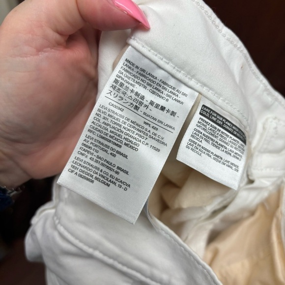 Levi’s White Pleated Balloon Leg Pants - Picture 11 of 13